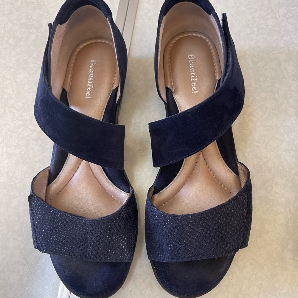 EUC BeautiFeel Dita Sandal in Navy Suede - size 39 (8.5)